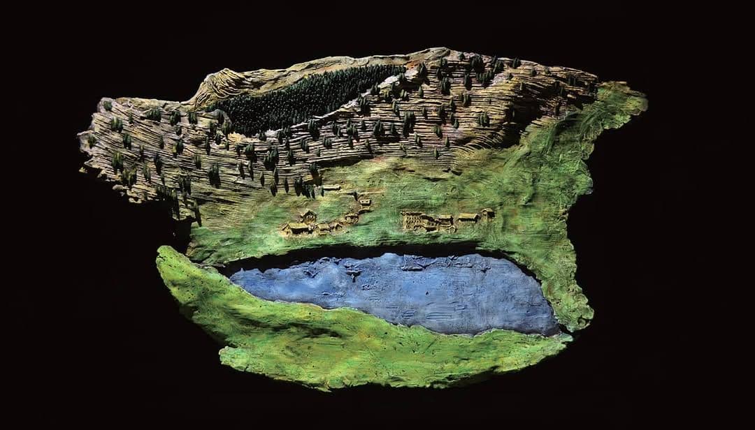 Mountain and sea sculpture by Asami Kato